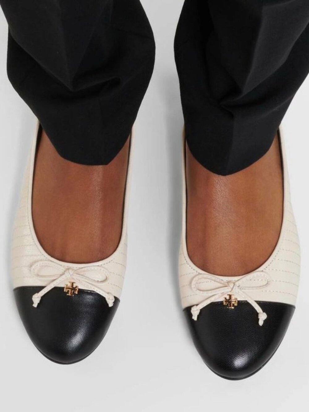 Tory Burch Quilted Cap Toe Ballet Flats Size 8.5 Cream Black Leather Bow NEW